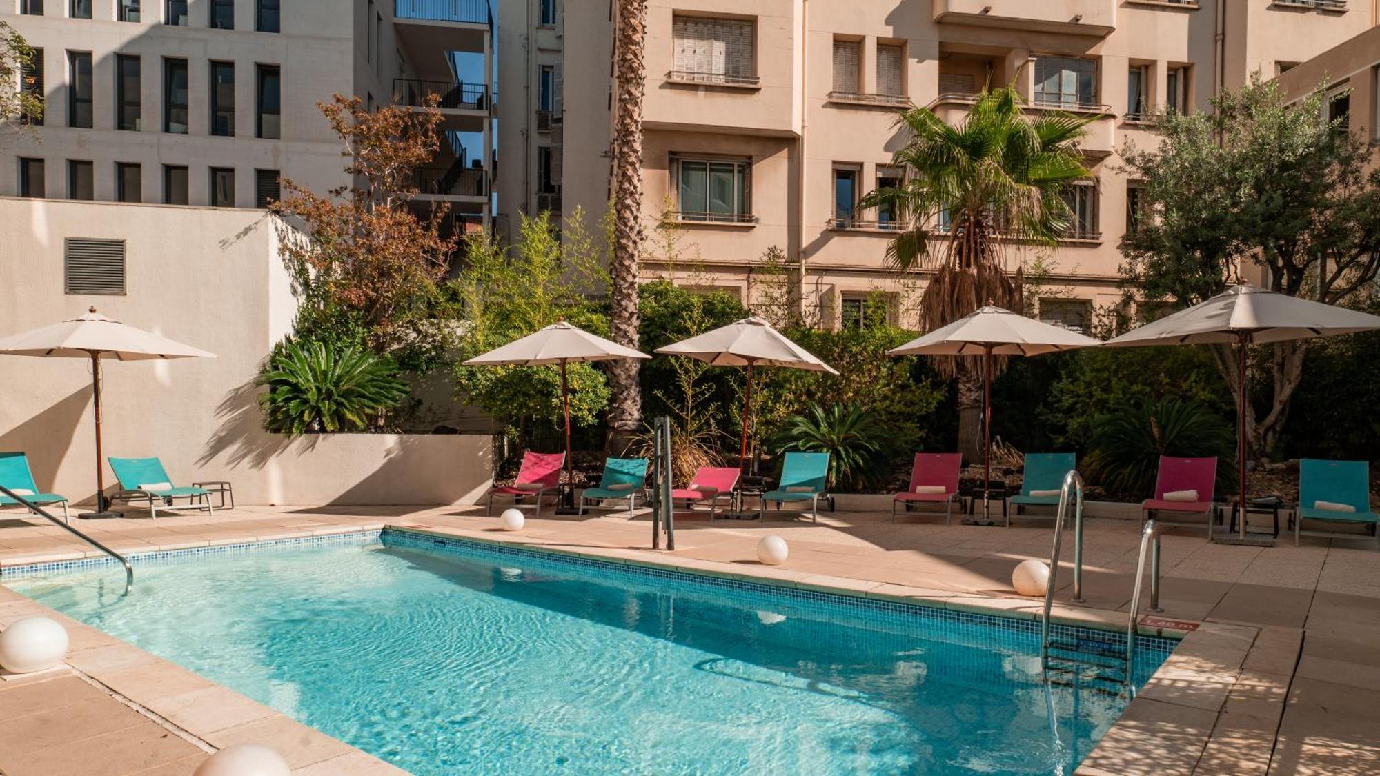 Centre By Ihg Hotel 4*