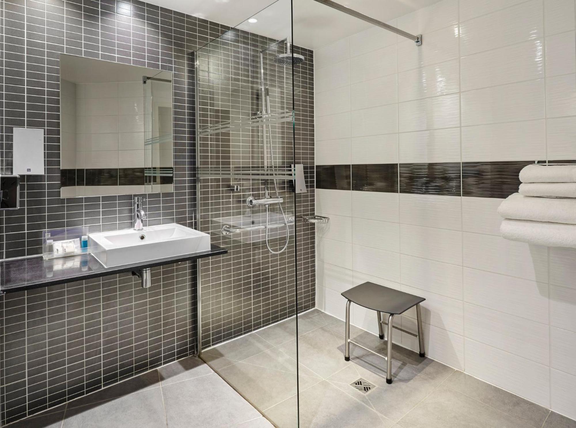 Hotel Centre By Ihg 4*